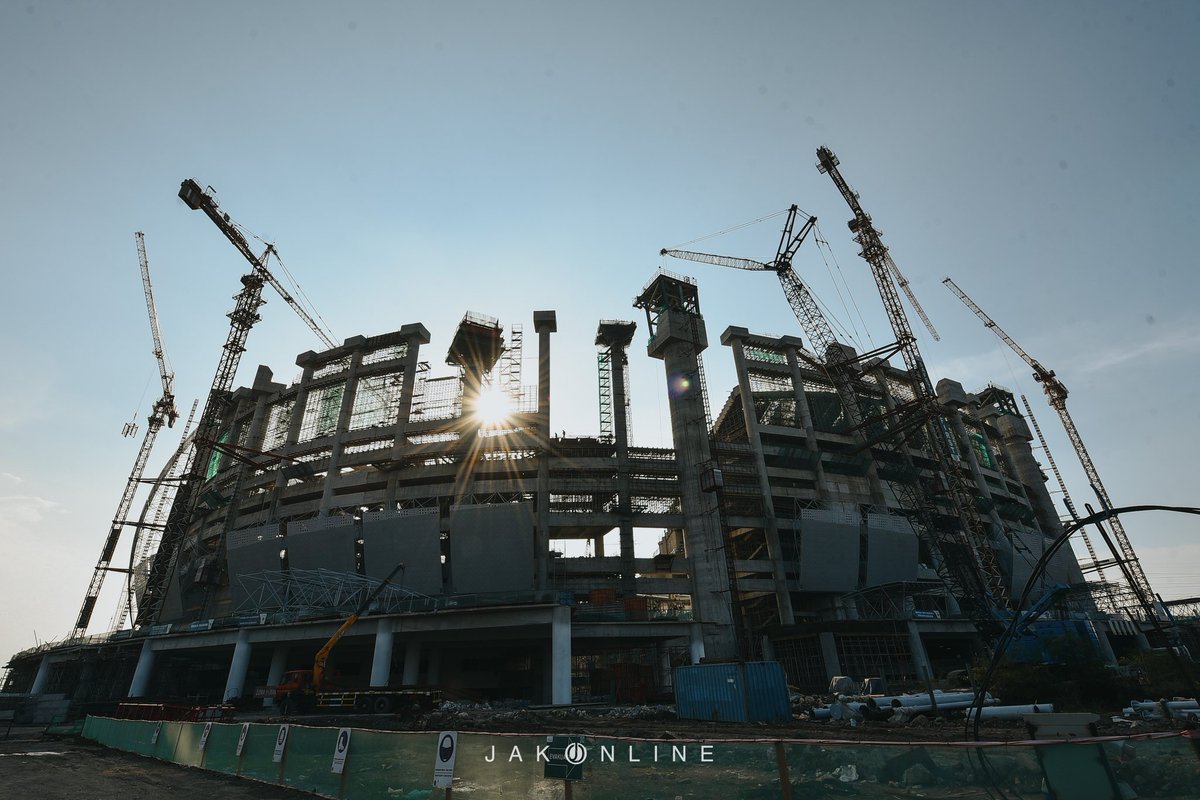 Fanboycrypto0x's tweet photo. Btw, udah pada liat di IG kita kan ya stadion baru ini. Hmm mantap kali ini kalo udah jadi dannnn.. dann apa hayo? https://t.co/0rNVeEh66J
