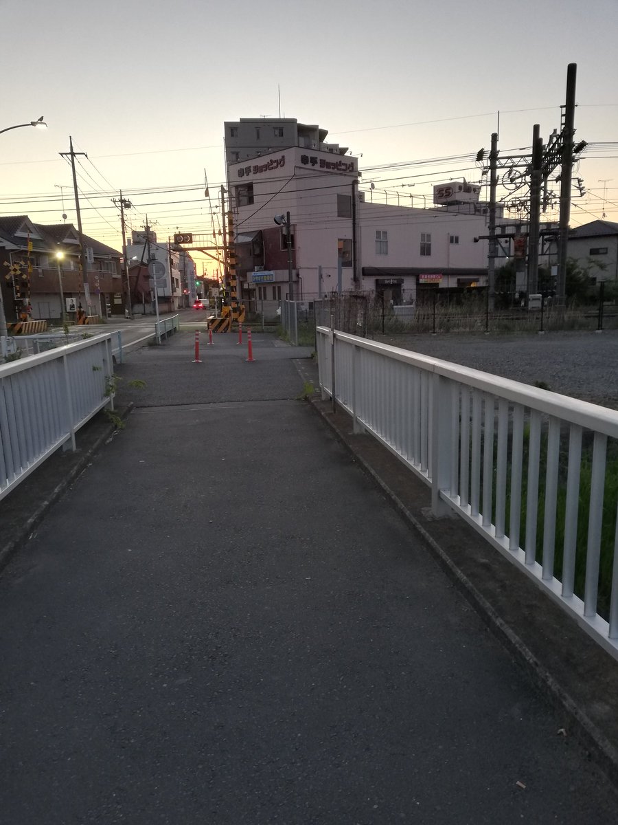 オハレレ🌅

4時起きは眠い😪
ただ、早朝歩くのは気持ちいい✨
今日もポジティブにがんばろー😄

#朝活
#おは戦30422am