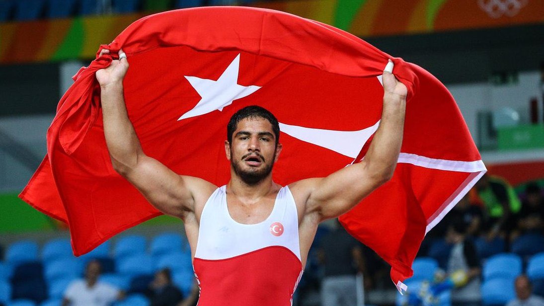 Dünya ve olimpiyat şampiyonu milli güreşçi Taha Akgül kardeşimizi 8. kez Avrupa şampiyonluğunu elde etmesi nedeniyle tebrik ediyoruz.

Ata sporumuzu hakkıyla yaşatan ve bayrağımızı yükselten tüm sporcular hepimizin ortak gururu. 

Helal olsun 🇹🇷🧿🇹🇷🧿🇹🇷