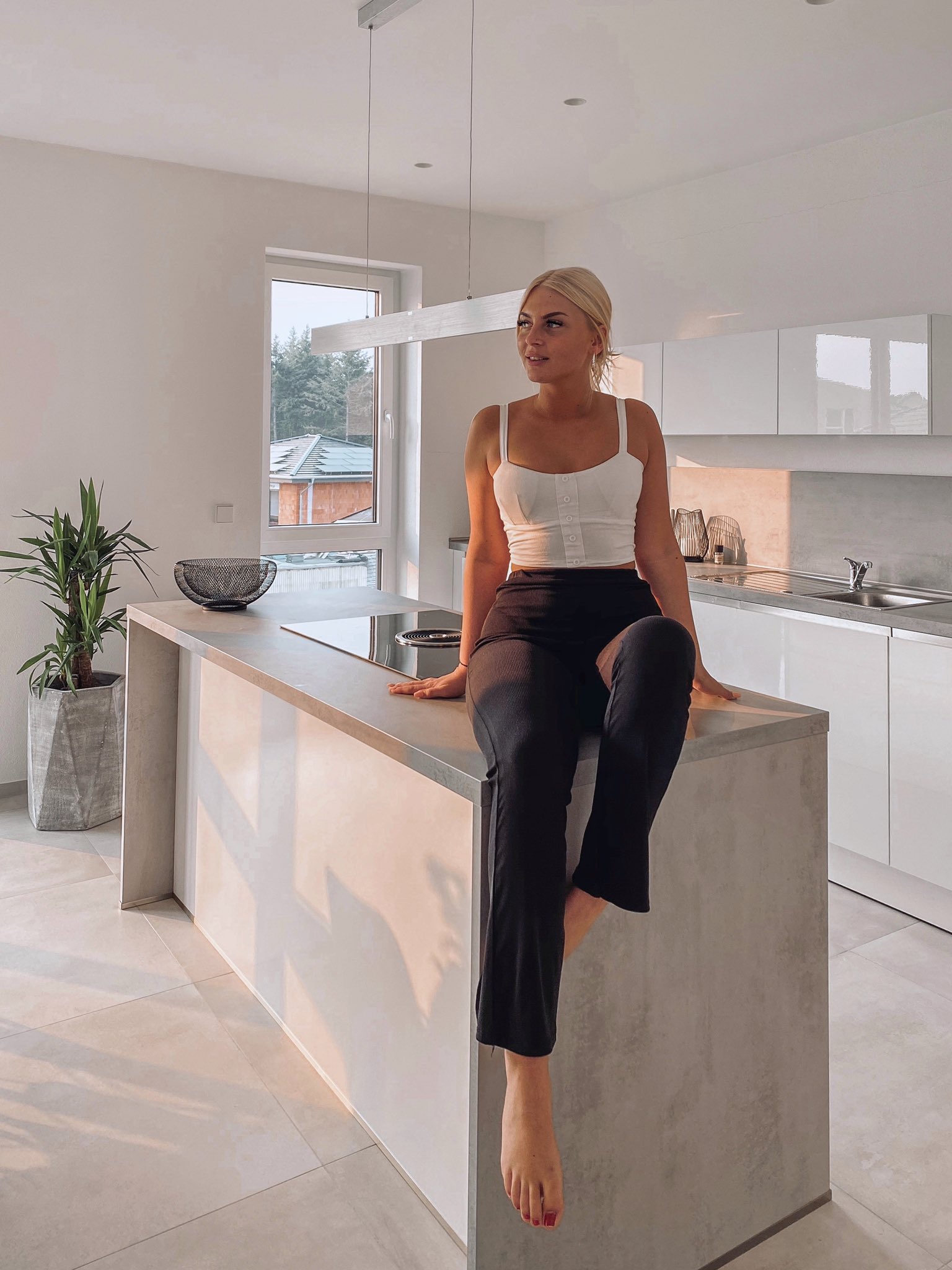 X 上的LiaEngel：「Ihr wollt das Bild ohne Top?!? Dann kommt auf Onlyfans  t.cowmncZMUUDh ‼️🚨🔥 t.colRwKmPQQqn」  X