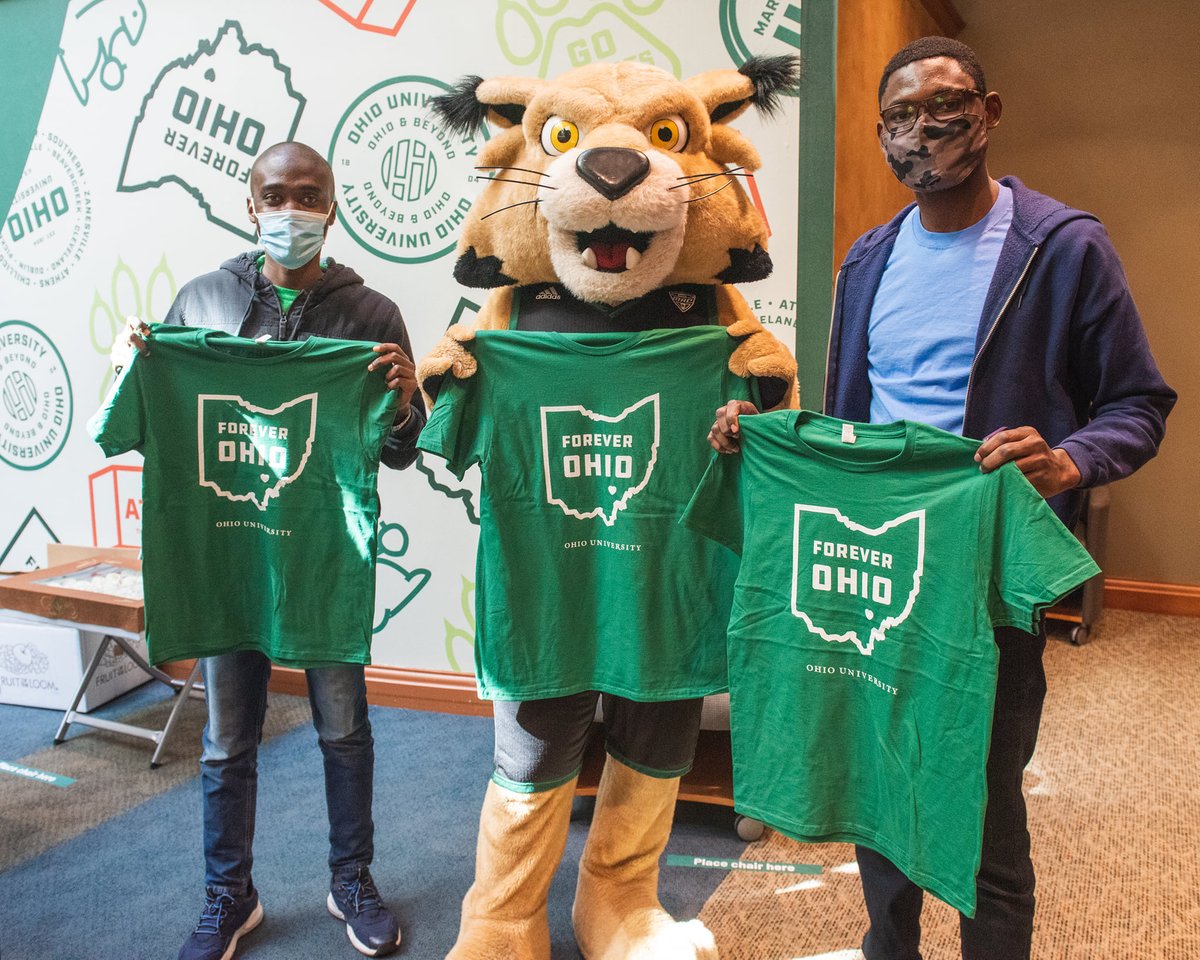 OHIOAlumni's tweet photo. There’s still time to grab your #ForeverOHIO t-shirt!

Stop by Baker 3rd floor TODAY from 4:45 to 6:45 and drop off one canned good in exchange for a free shirt 💚 https://t.co/mKHHZOuazb