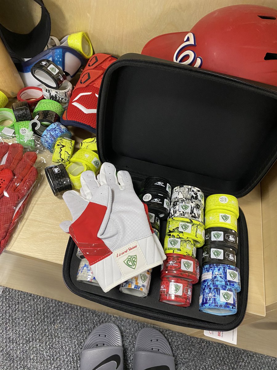 J_Cluff2's tweet image. If you know, you know 😎 s/o to @lizard_skins for hooking it up with a custom touch #ChooseTheRight