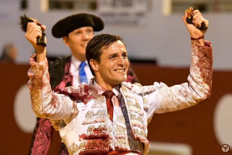 HTaurina's tweet photo. 🔜🔝 Cada fecha es una oportunidad. Cada paseíllo un sueño por cumplir. ¡Qué ganas de empezar! 🙌🏻

#TourMontero2021 🚎⬇️

▪️Leganés, 7 de mayo. 
🔴Ceret, 18 de julio - Seis novillos en solitario. 
▪️Becaurie, 25 de julio. 
▪️Aire Sur Ladour 17 de octubre. https://t.co/ZmvuDDS5Vp