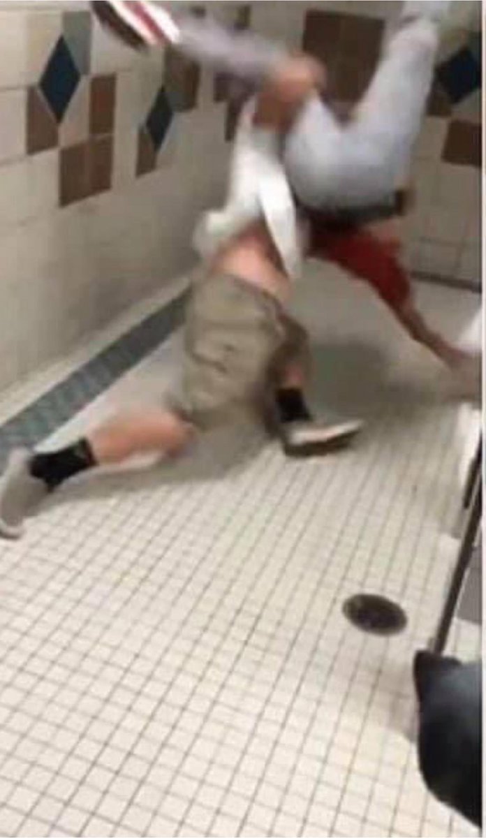 yoldy1x's tweet image. teacher: “why didn’t you use the bathroom during Iunch”

the bathroom during Iunch: