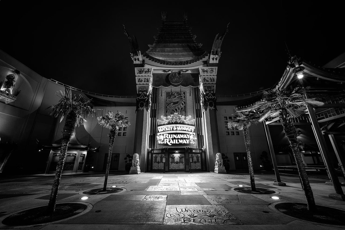 TheTimeTheSpace's tweet image. Mickey &amp;amp; Minnie’s Noir Railway - thetimethespace.com/mickey-minnies… #waltdisneyworld