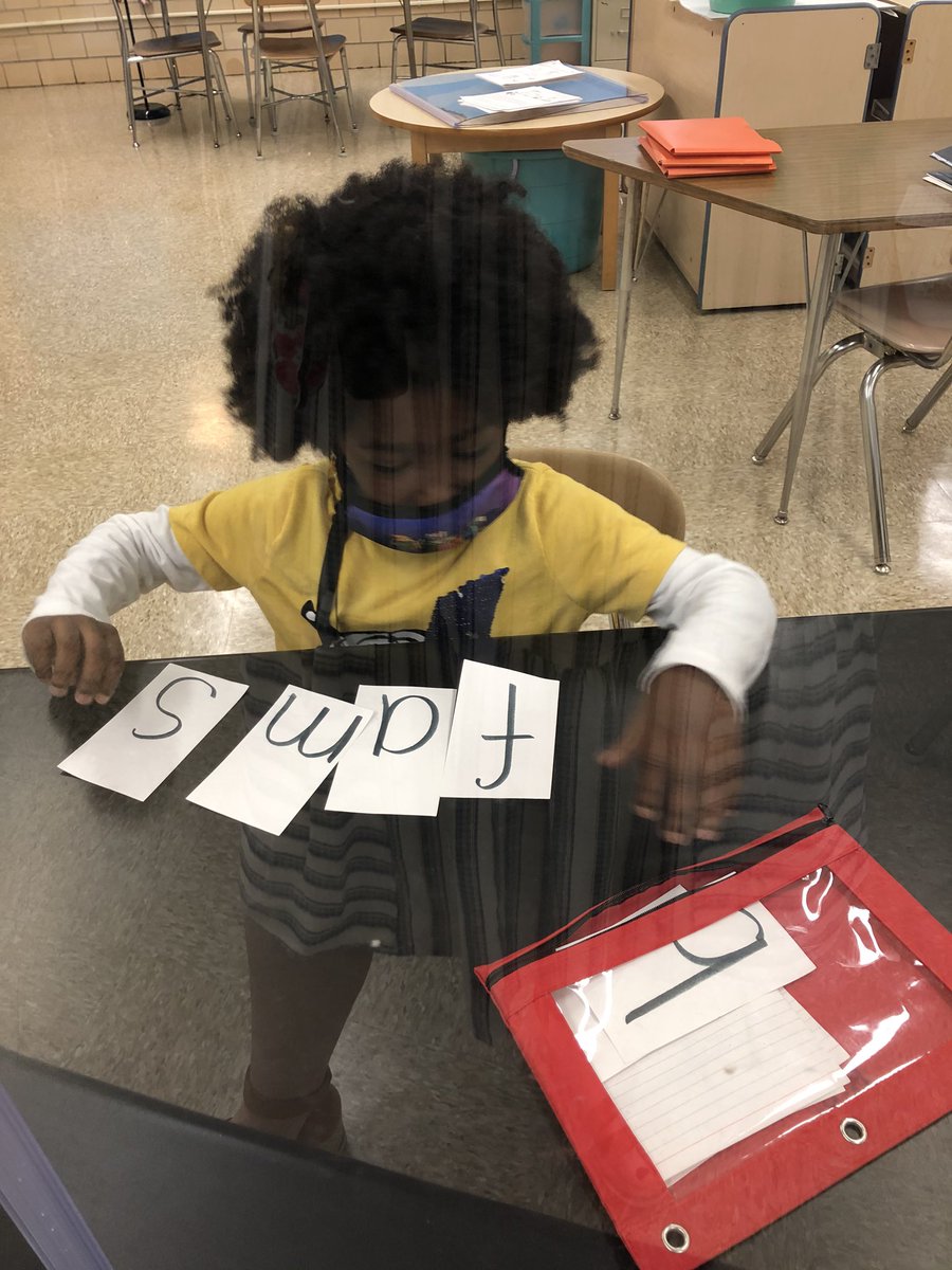 kellyaoconnell's tweet photo. OG routines are strong with @MrsPrince6 and her firsties @MarsEstatesBCPS! I’m proud of our scholars and teachers who work hard and play hard! @franbowman1 #marsstars https://t.co/CuIuuEXZZ7