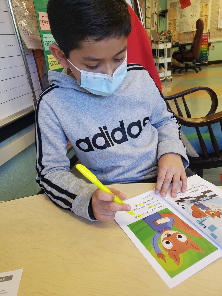 MsContreras3's tweet photo. Blend hunting WR words in our decodables during after school tutoring! The littles love using highlighters @CorneliusElem https://t.co/qDusxjFRfC