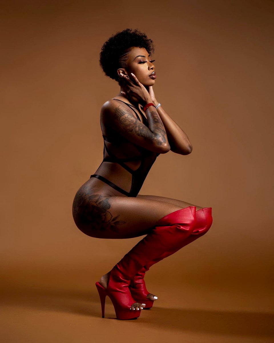 leenarosae's tweet photo. I speak with boldness and purpose; fearless, powerful, and dangerous. https://t.co/PYhXypxgAl