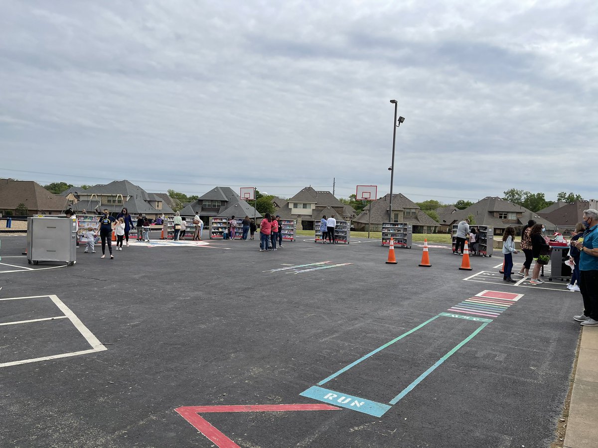 It’s a beautiful day to buy some beautiful books here at the book fair!! Hope to see you here! 📚 <a href="/BearCreekElem/">Bear Creek</a> #teambce