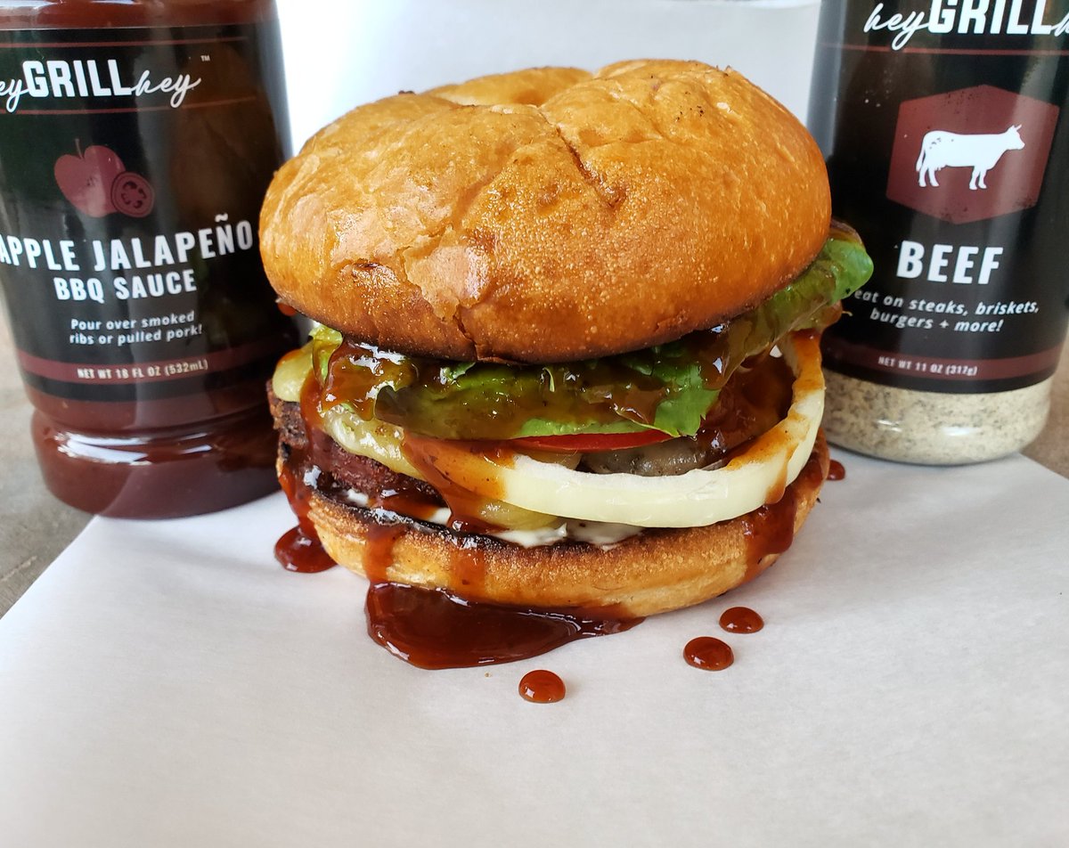 PatioProvisions's tweet photo. Beef Rub burgers dripping with Apple Jalapeño BBQ sauce.. 🍔 Just the way we like them. 🤤

To order our Beef Rub and Apple Jalapeño BBQ Sauce 👉 https://t.co/nG1sdDsNjQ 

#burger #hamburger #cheeseburger #bbqsauce #applejalapeno #jalapeño #bbq #smokedmeat #beefpatty https://t.co/Xw3SR866ve
