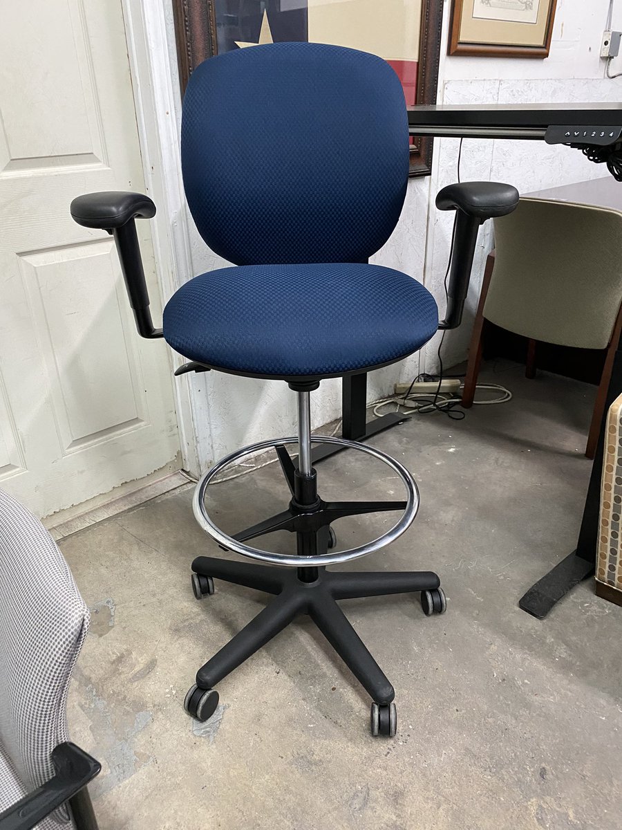 DFSIHOUSTON's tweet image. Allsteel trooper drafting stools, visit us today at dfsihouston.com or give us a call at 281-726-2939 #allsteel #draftingstools #houstontx