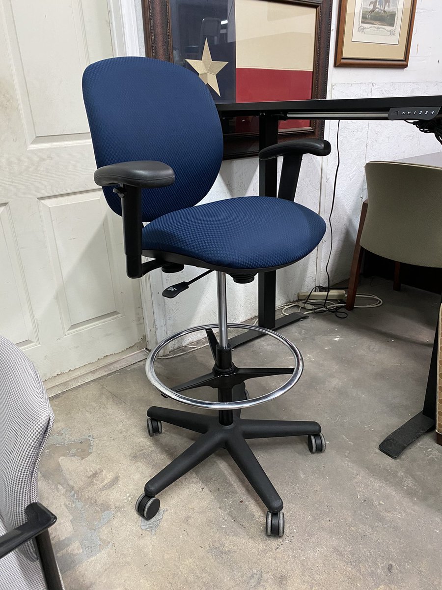 DFSIHOUSTON's tweet image. Allsteel trooper drafting stools, visit us today at dfsihouston.com or give us a call at 281-726-2939 #allsteel #draftingstools #houstontx