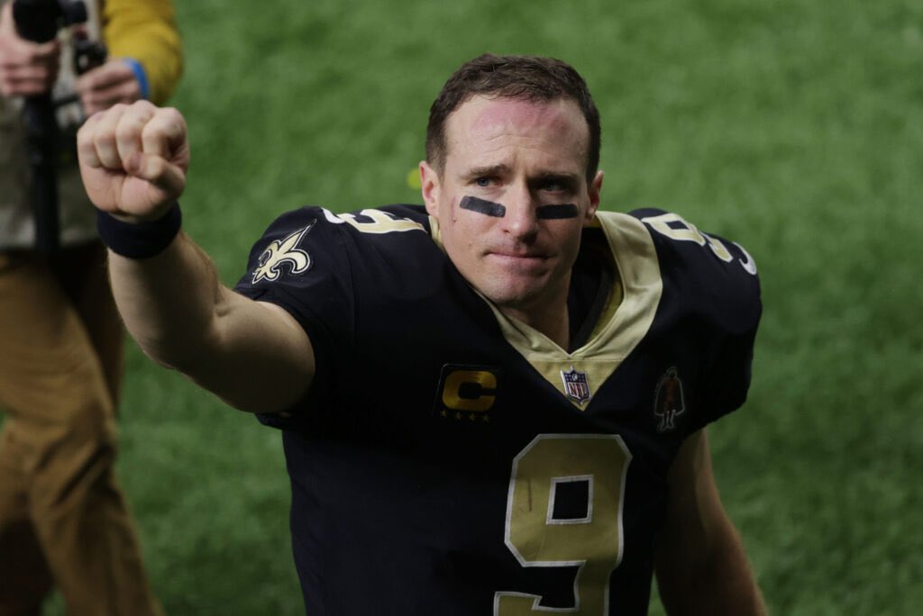 Drew Brees coming back from a deficit to lead a comeback just for his defense to blow it last minute (A Thread) :