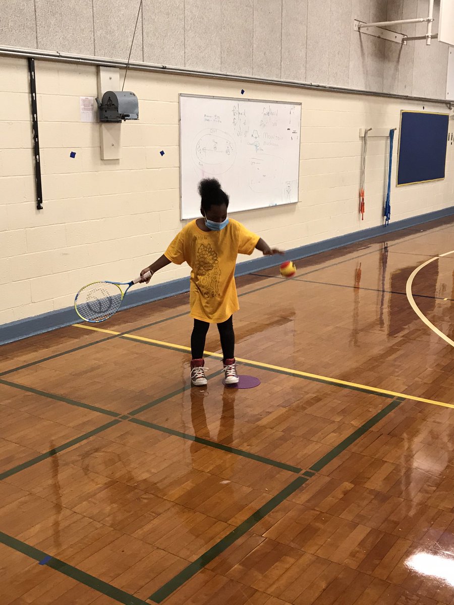 HunterPrincipal's tweet photo. Our Hunter Stars are having fun while playing tennis in their Racquet Sports elective! πΎ @wcpssmagnets @WCPSS @ShaneBarham1976 #HunterStars #HunterStrong βοΈ https://t.co/iIeQt696ao