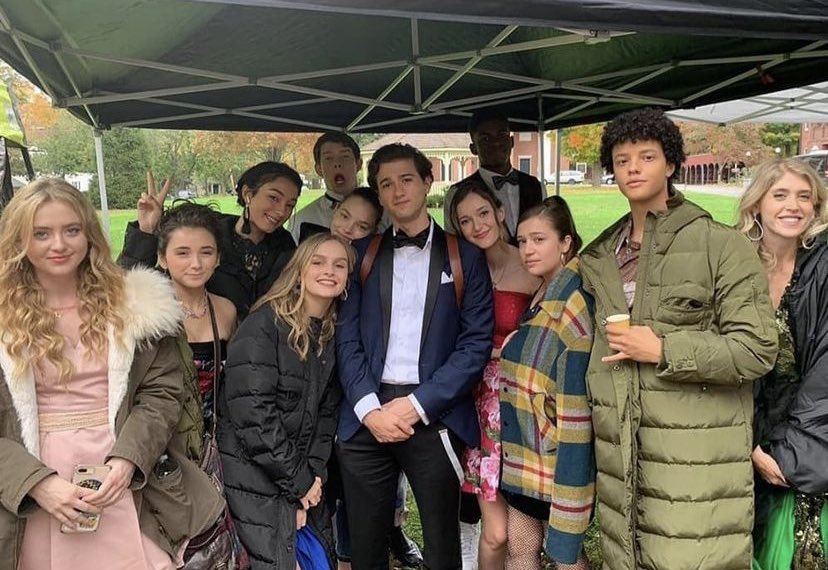 xyelenaswifex's tweet photo. The Prom pics are cute https://t.co/UFrKBlGRSF