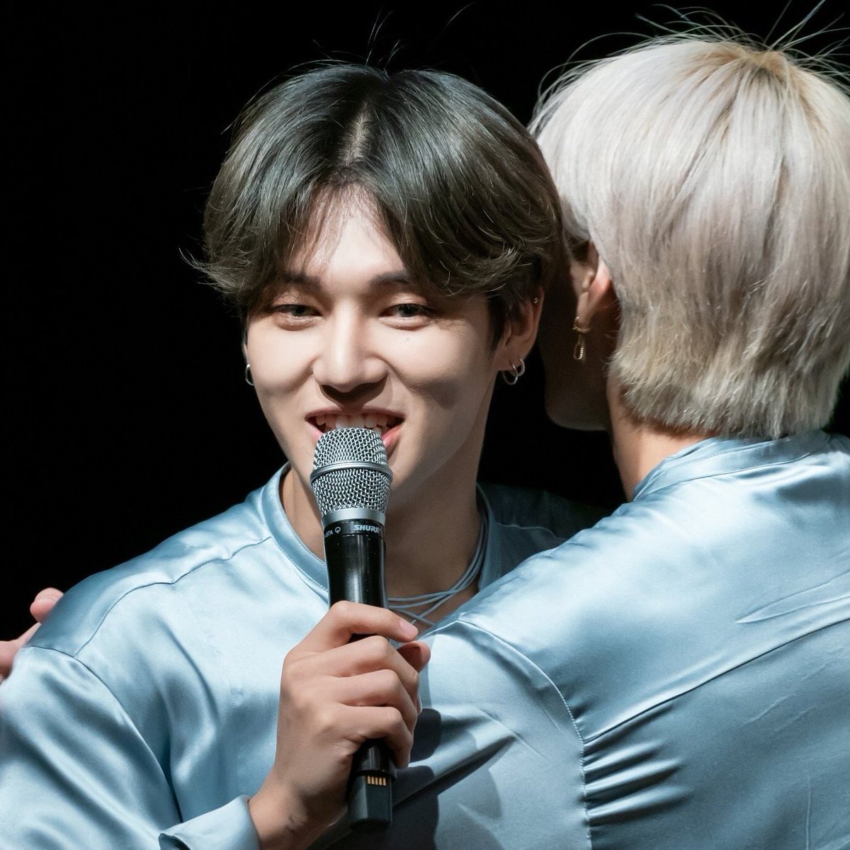 woosan hugging each other ; a thread