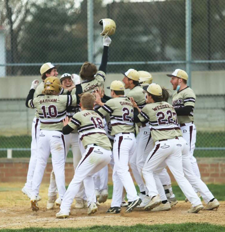 EagleBaseb_DHS's tweet photo. This kind of stuff never gets old 🦅⚾️ #BoatFamily https://t.co/a5qw0bhW02
