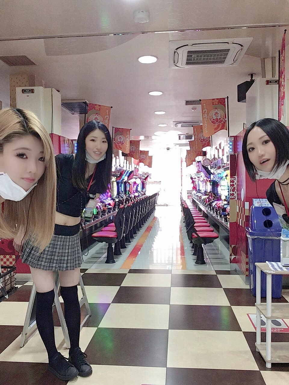 パチ屋 ギャル おはわわーーーん🐶☀ふうかです💓 今日の早番ズはこの3人❣️ででん❣️ #よい夫婦の日  とのことで よいフレンドとしてE.Tしました😘✨ あやなちゃんは頑なにお口開けないスタイルを貫いてました🙄😆✨ 今日も待って ...