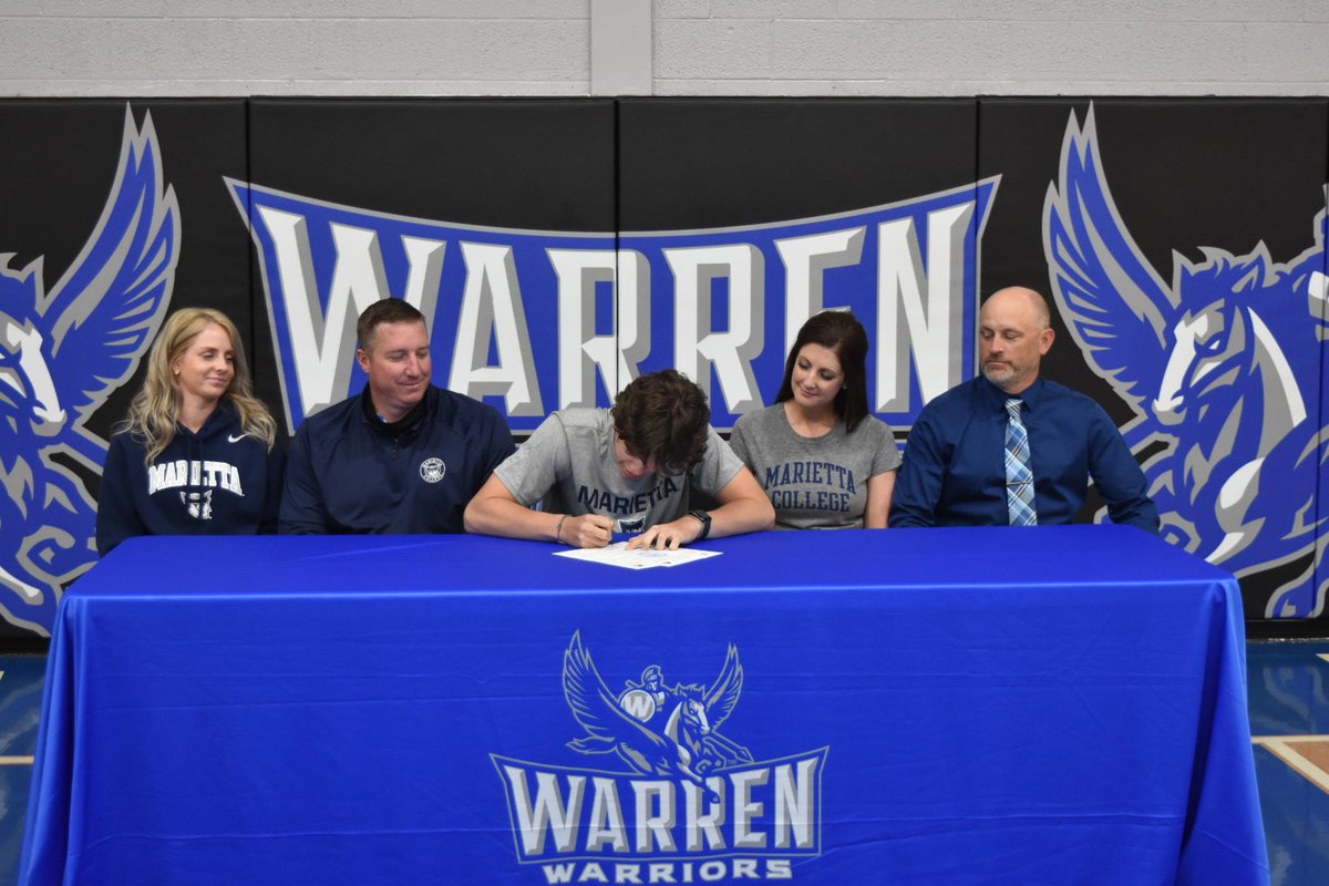 KurtTaylor_15's tweet photo. Officially a pioneer⚾️🏈 #gopios @EttaExpress_MC @CoachWaddle @Marietta_FB https://t.co/W4FRs3cSyE
