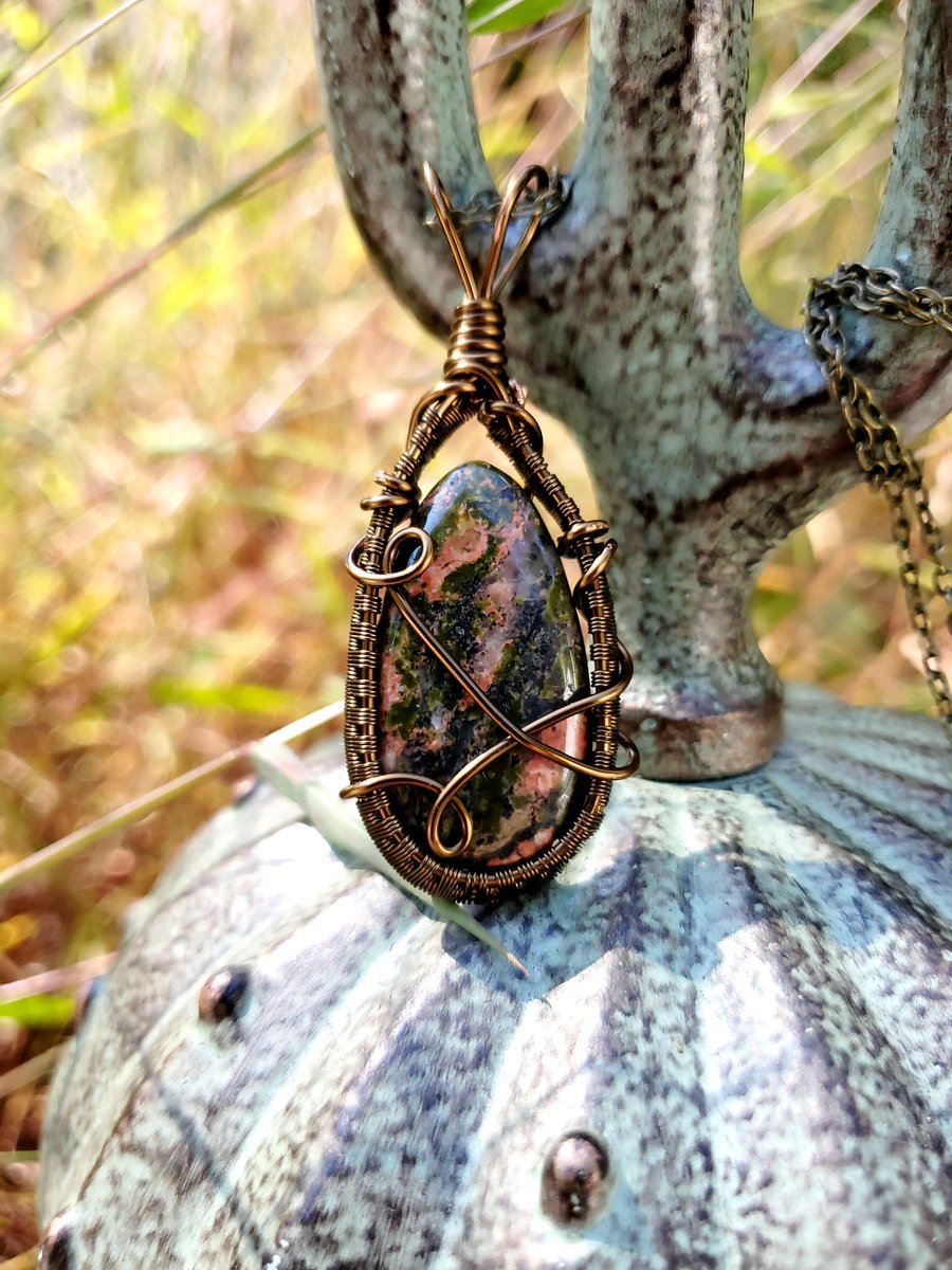 kind_comeback's tweet photo. Some of my oldest pieces looking for some love! 

With over 150 listings there's a lil something for everyone on my site. All with free shipping 💚🌱 https://t.co/RGIoWSaQvH