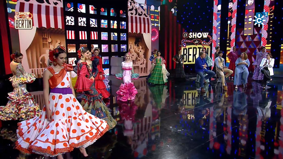 ¡Qué nada pueda con nuestras tradiciones!💚

Qué bonito es volver a ver tanto colorido y volante junto💃

<a href="/canalsur/">CanalSur</a>
#elshowdebertin