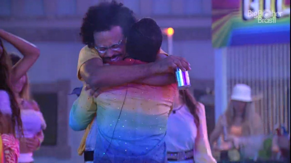 gilbertoportal's tweet photo. Eu sei que a nova dinâmica de eliminação tem sido exaustiva para o fandom, mas não podemos esquecer dos momentos de acolhimento e empatia do João para com o Gil. Algo lindo na nossa torcida é que nunca largamos os amigos do Gil a própria sorte, então bora de #ForaPocah #BBB21 https://t.co/0zBXxLYyRa