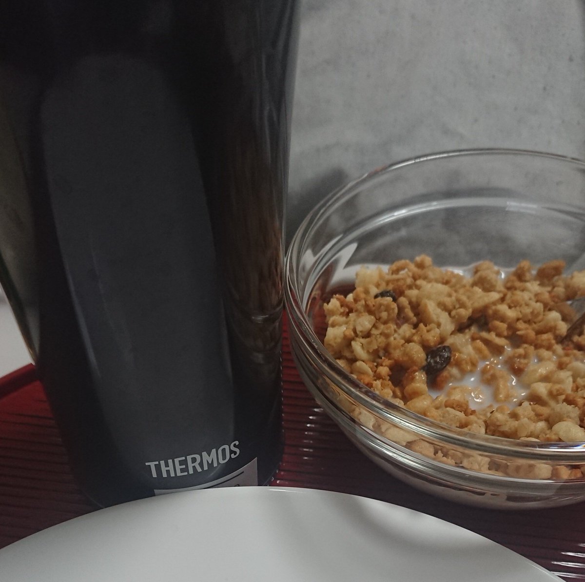 Summy A Twitter サーモス の直飲みボトル 普段から 牛乳を入れて持ち運ぶのに使っている ミルクティとコーンフレーク用に下から 持ってきて貰った 保冷力が高くて 助かります 洗いやすいし 温かい物を入れると ゴムのにおいがするらしいけど 冷たい物しか入れ Summy A Twitter サーモス の直飲みボトル 普段から 牛乳を入れて持ち運ぶのに使っている ミルクティとコーンフレーク用に下から 持ってきて貰った 保冷力が高くて 助かります 洗いやすいし 温かい物を入れると ゴムのにおいがするらしいけど 冷たい物しか入れ