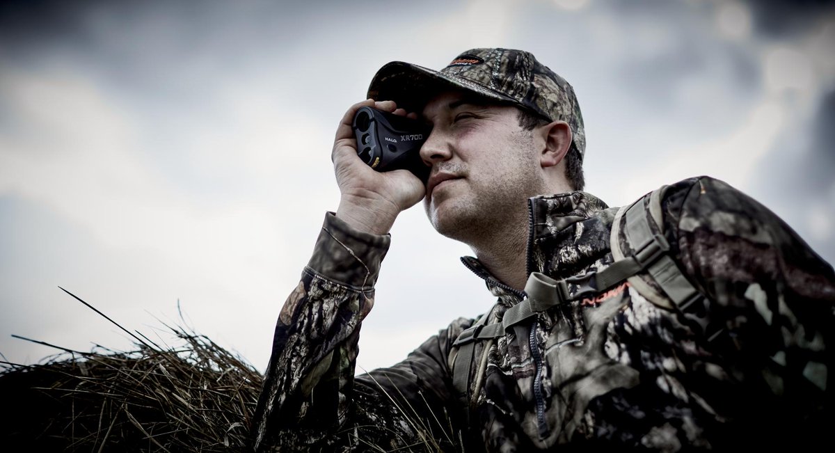 The intention behind Halo rangefinders’ unique aesthetic isn’t just to look good to the eye, but to feel good in the hand. The complexities of the natural grip and finger pressure points have been taken into account for ultimate comfort and enhanced performance. 

#TakeTheShot