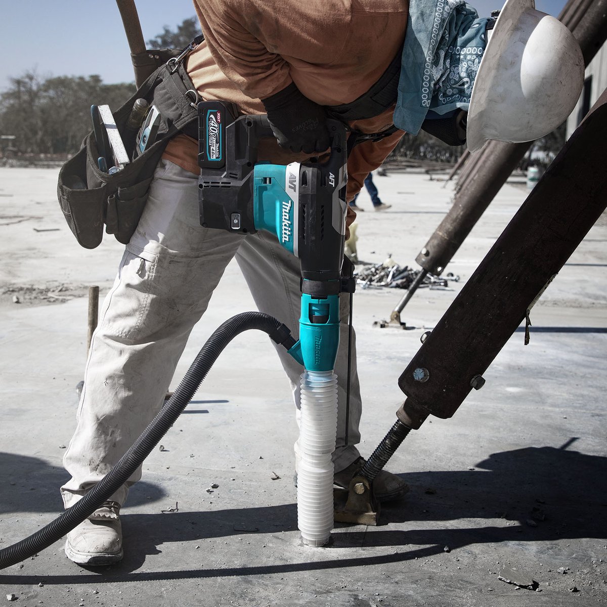 MakitaTools's tweet photo. The new XGT Rotary Hammers deliver the power and performance required for heavy-load applications.
https://t.co/TIjDMMyWTs
#XGTsystem #XGTbeyondlimits #40VmaxXGT #futureofcordless #makitaxgt #makitausa #makitatools #rotaryhammer #cordlessrotaryhammer #grh01 #grh02 #grh05 https://t.co/HcA3d3BeYM