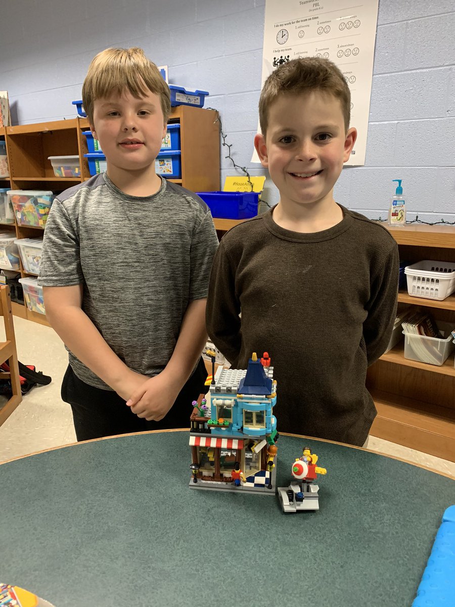 WalkerUtjenny's tweet photo. Another build finished in LEGO club! @howellprincipal #buzzworthy https://t.co/eSn0LwkHsr