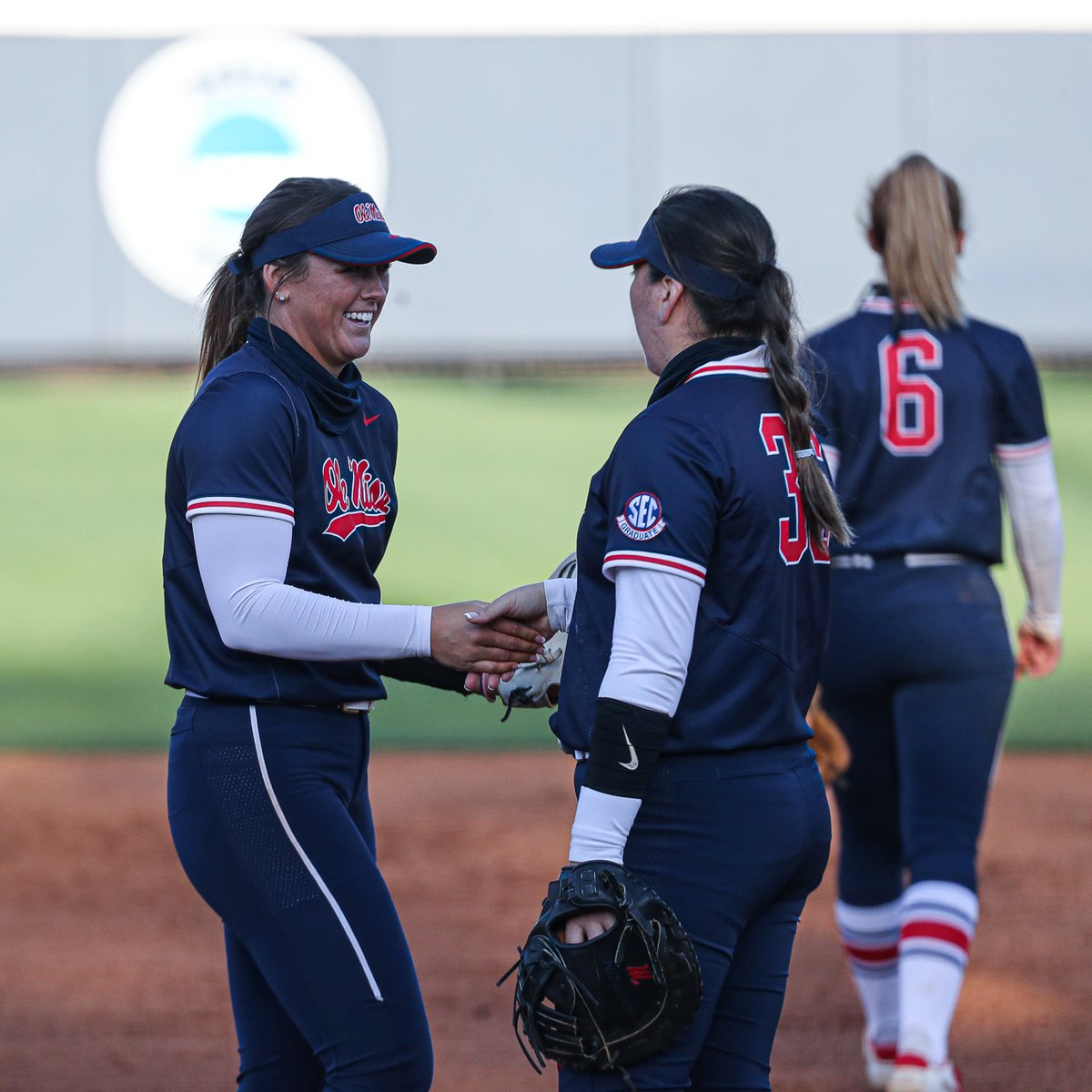 OleMissSoftball's tweet image. M5 | 5-0

11-straight retired for Tillmann 🤝

#HottyToddy | @atillmann5