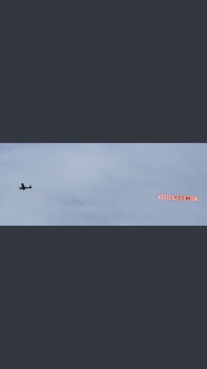 Krom27's tweet photo. @SatiarShah @CanucksMemezar @DarthRokam @RandipJanda @danriccio_ Sat what do you think about this plane flying around? #signlou https://t.co/DHF5znI5F4