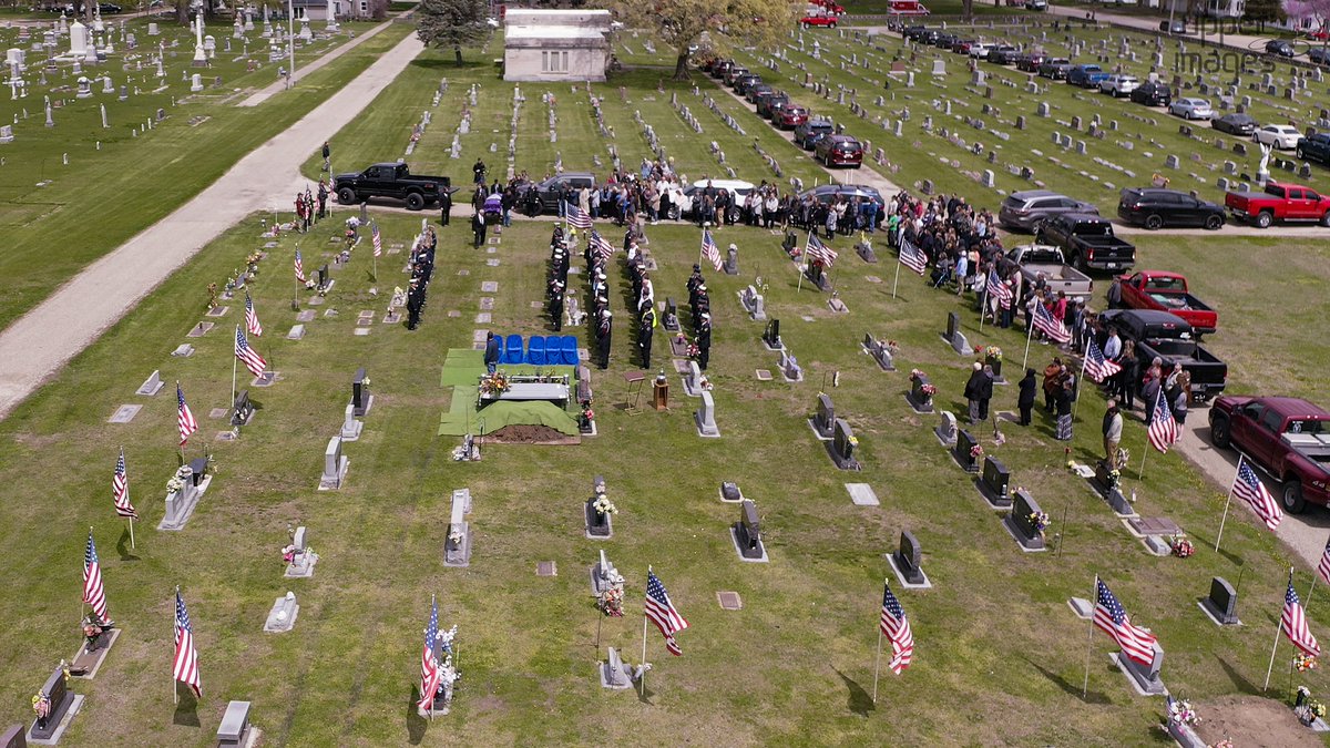 UpperImages's tweet image. Chaise Mangold's Procession

facebook.com/media/set/?van…