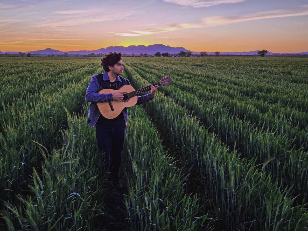 RafaSolisMusic's tweet photo. Les deje un videito en mi canal de yt. bonita tarde noche 🤠 https://t.co/tieZ0IIQKX