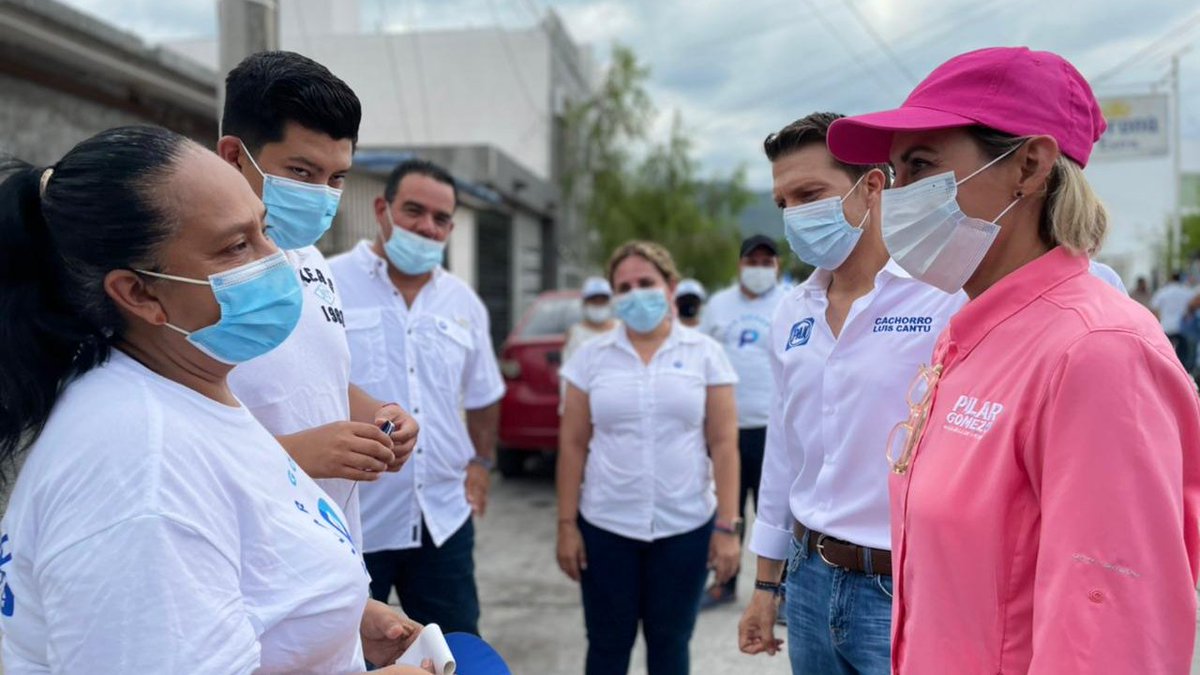 pilargomezmx's tweet photo. ¡Vamos por una mejor #CdVictoria para todos!

En el Fraccionamiento San Luisito recorremos las calles junto al dirigente del @PANTamaulipasMx, @LuisCantuMx, para platicar con los vecinos sobre nuestra visión de gobierno.

¡Vamos #ConTodoPorVictoria! 👊🅿️ https://t.co/16bCl1DPU2