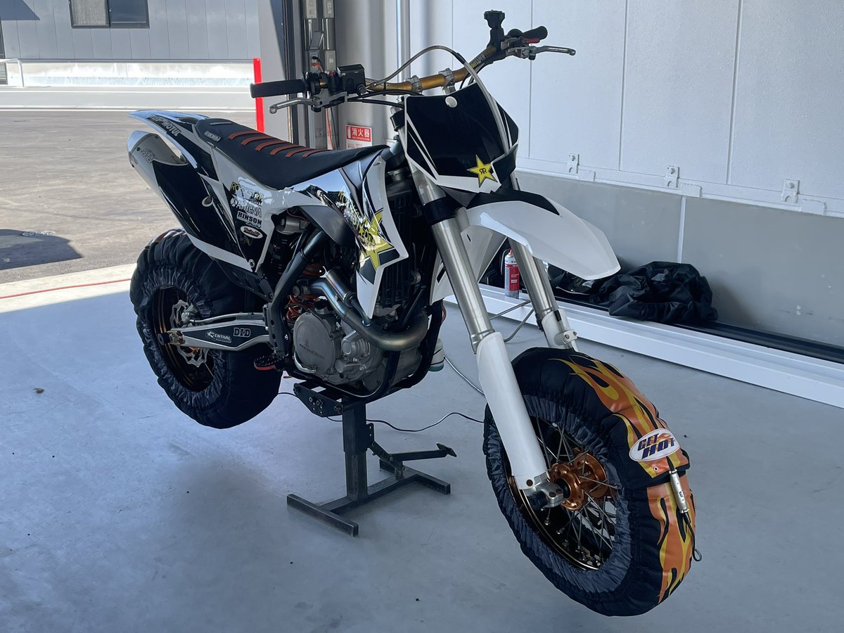 kamui20150418's tweet photo. シーズンイン
#SUGO
#KTM450SMR
#GETHOT
#kamuiengineering https://t.co/cgvSDXCmkj