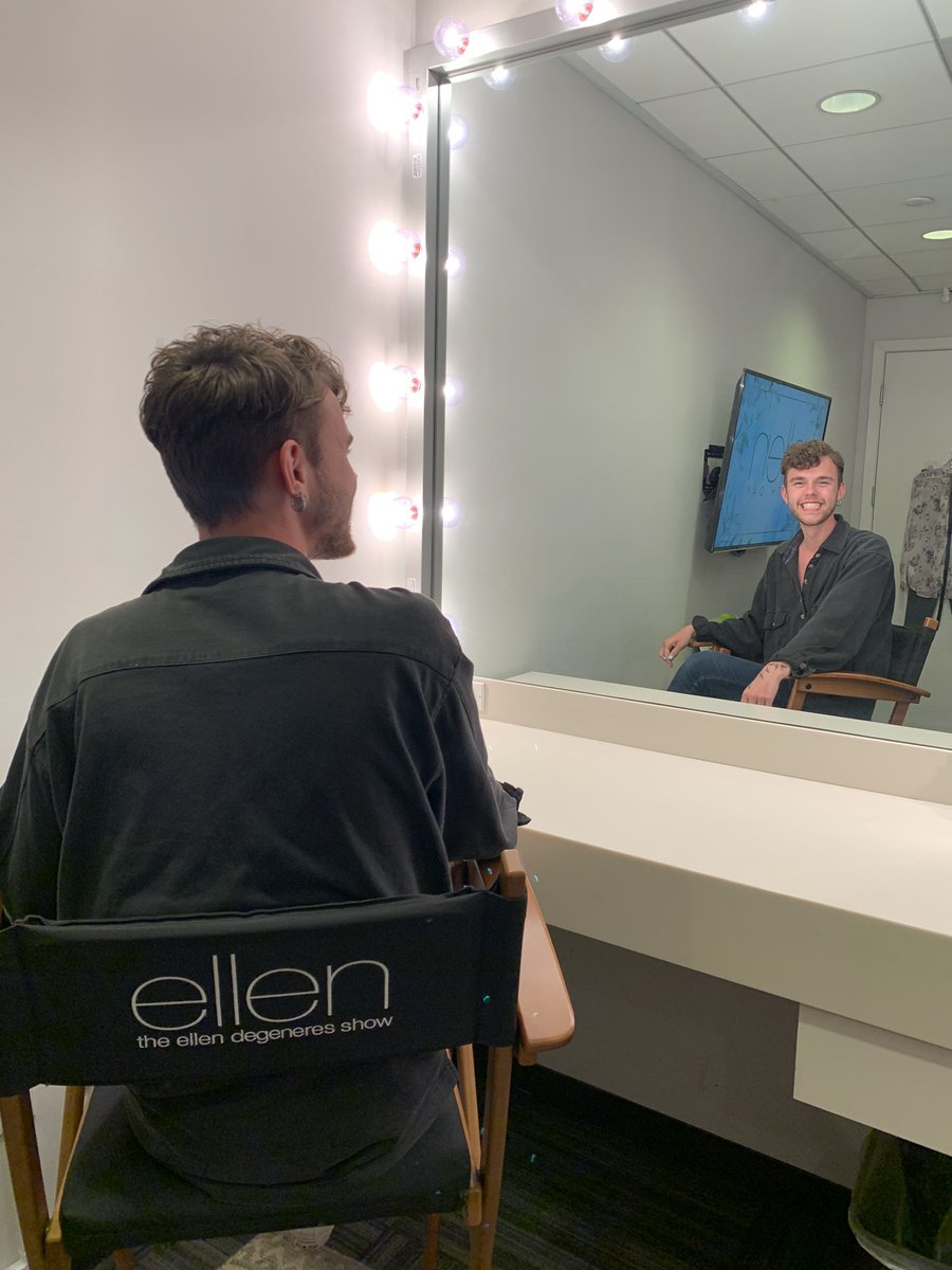 beanemusic's tweet photo. casual Wednesday on @TheEllenShow https://t.co/clQFgNaOrw