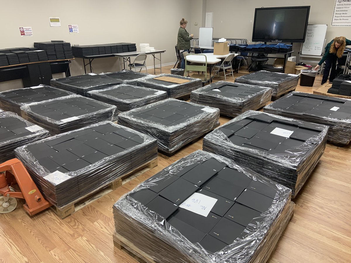 Swebb_32's tweet photo. Another GREAT day of getting devices ready. #BCSFutureReady https://t.co/WIrSEtkBMz