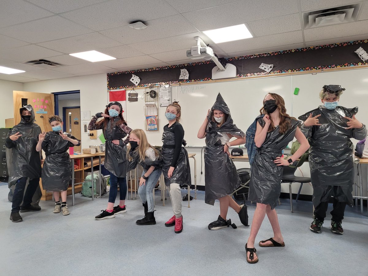 FinksThinkers's tweet photo. 10 minute costume challenge in drama 6/7 today was so fun! #rvsed https://t.co/mZVmgmjdd6