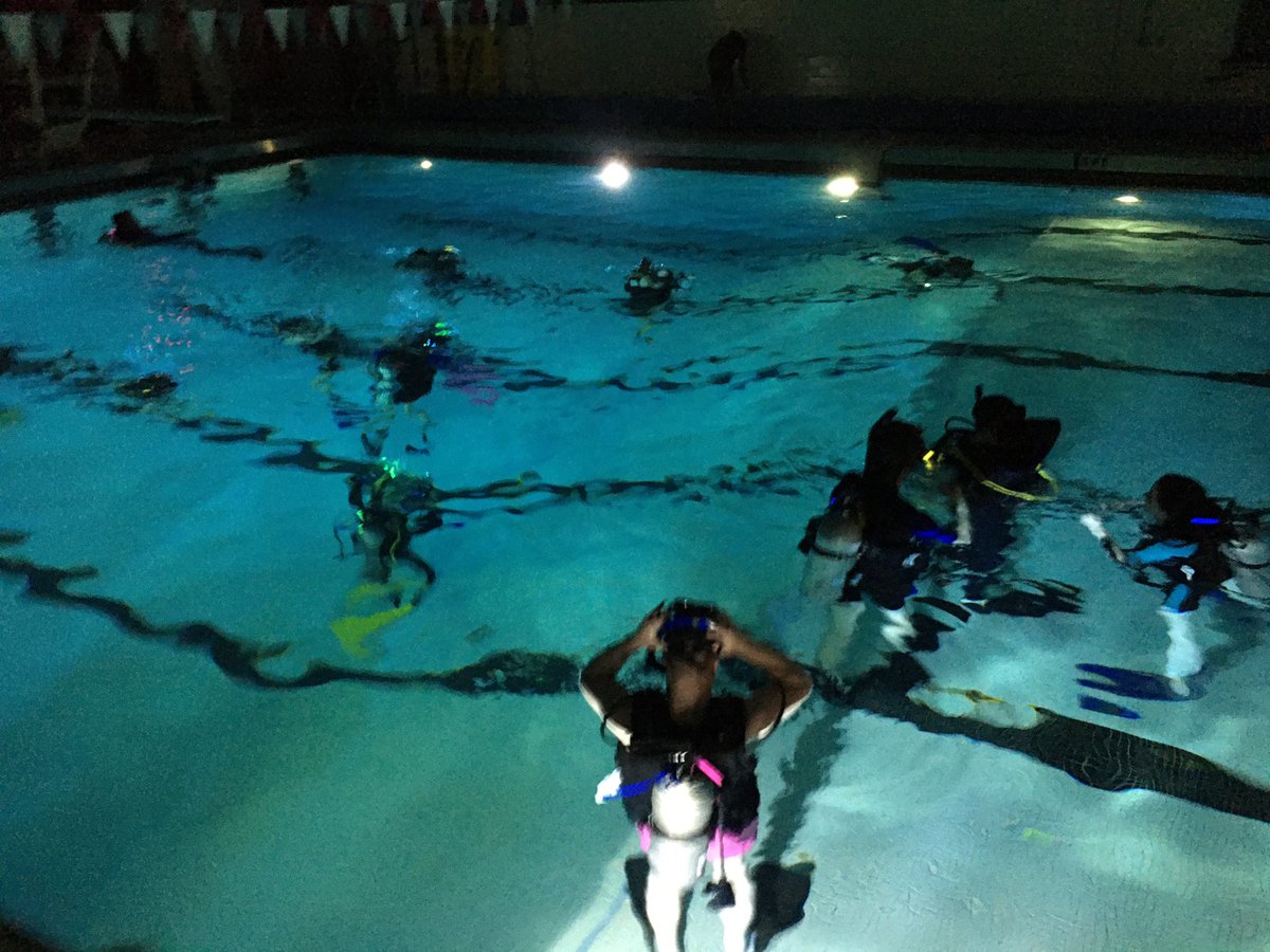 ogoreuc's tweet photo. Night diving at the Morrow Field House Pool. @sruaquaticsclub https://t.co/SpJsNHjkfE