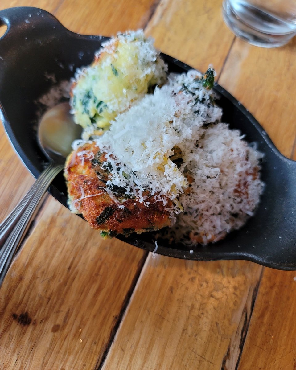 rachel_reviews's tweet photo. Back at @thecopperonion having my favorite ricotta dumplings and then black pepper mussels. Yum! #utdining https://t.co/bxCvCsUQgo