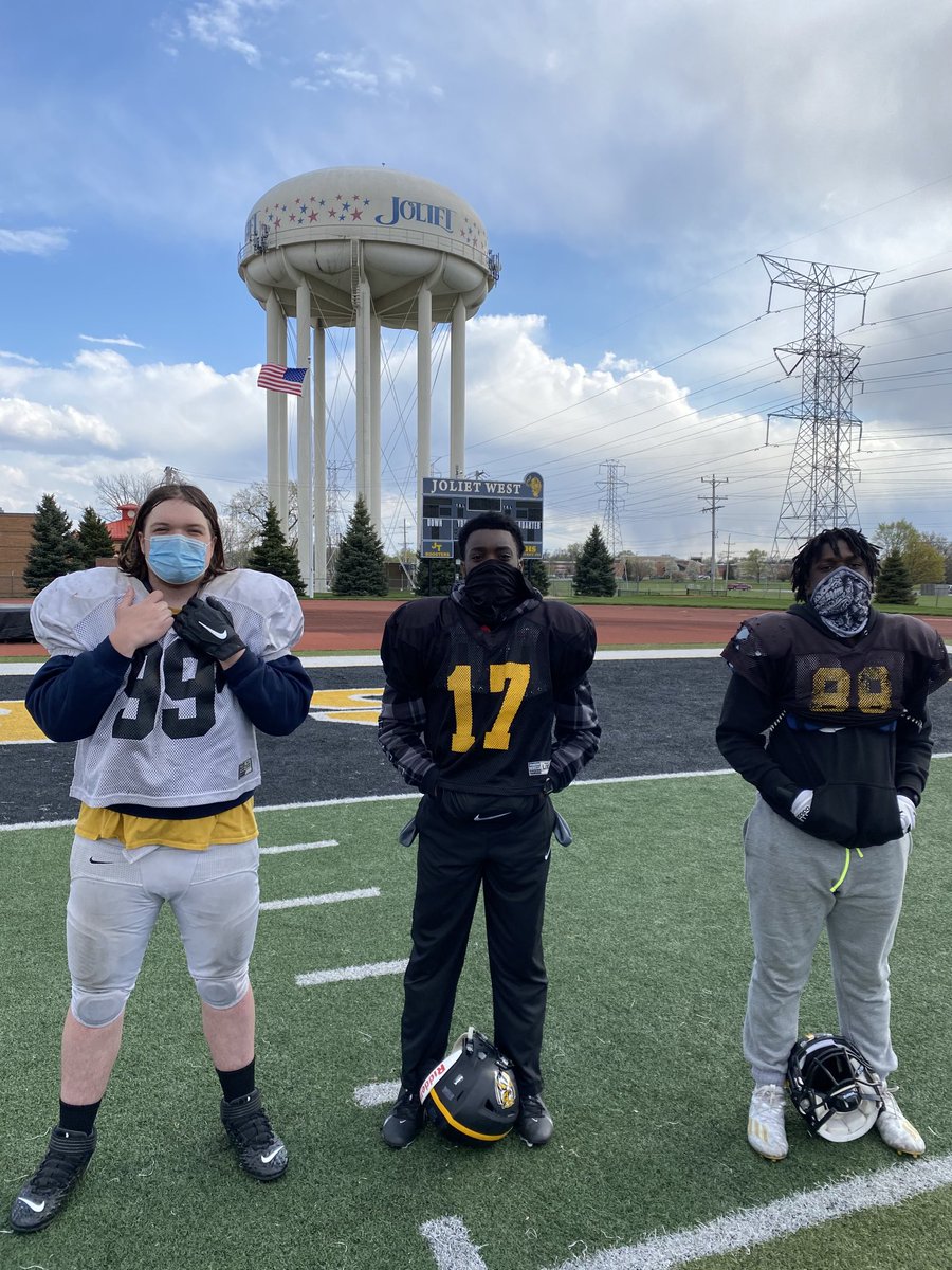 coachlech's tweet photo. Congrats to the Week 5 Players of the Week for the win v Eisenhower. JV players Evan Gould and Christian Sticklen. Varsity players Jacob Rogers, Nas Lacey, and Kendal Gray. Way to go Tigers! ⁦@jtwestfootball⁩ 1 left to get. Let’s do it! https://t.co/op5seJFMkf