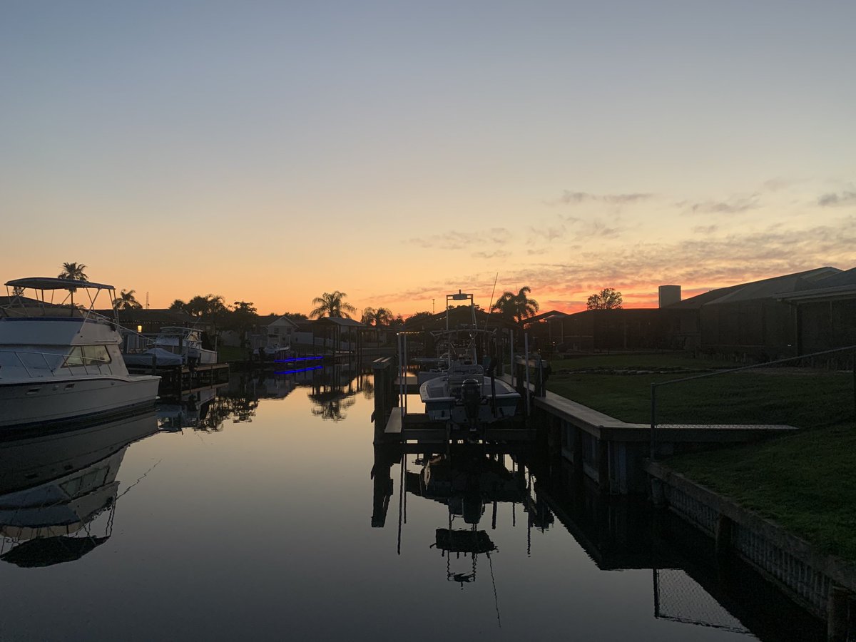 MikeVanGilder's tweet photo. ❤️🌴☀️ #merrittislandsunset #postcardview #vangilderparadisedock @JennaJvangilder https://t.co/HQWrkhx7hY