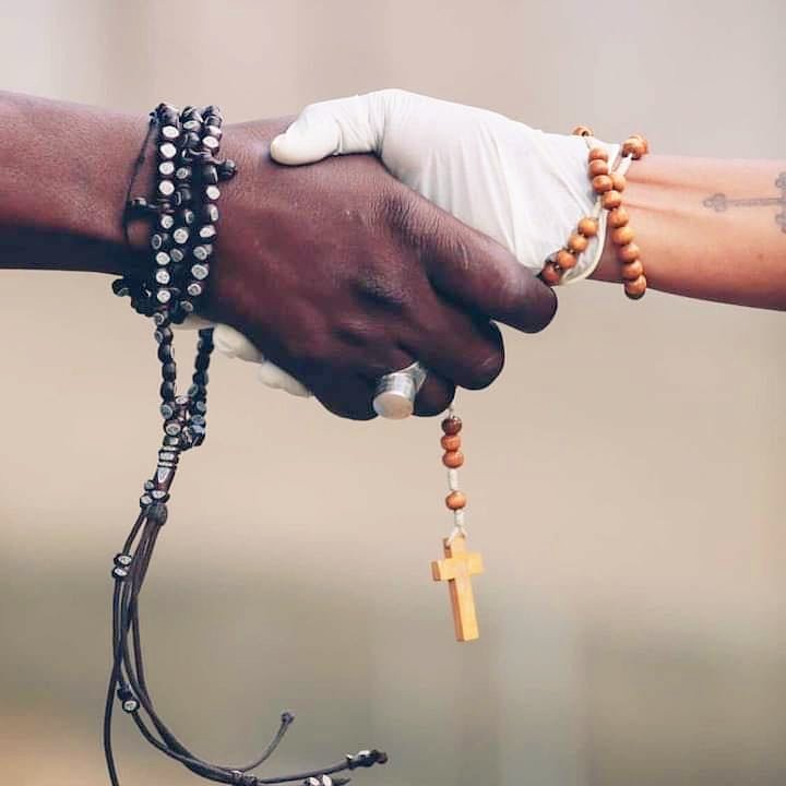 PPSthewritah's tweet photo. Les jeunes chrétiens qui distribuent le Ndogou durant ce mois de Ramadan 🙏🏾🌙
J'aime mon pays 🇸🇳
İ love my country 🖤
@ConceptFran6
#unpeuple #unbut
#unefoi #Senegal https://t.co/4jrUtpYIwE