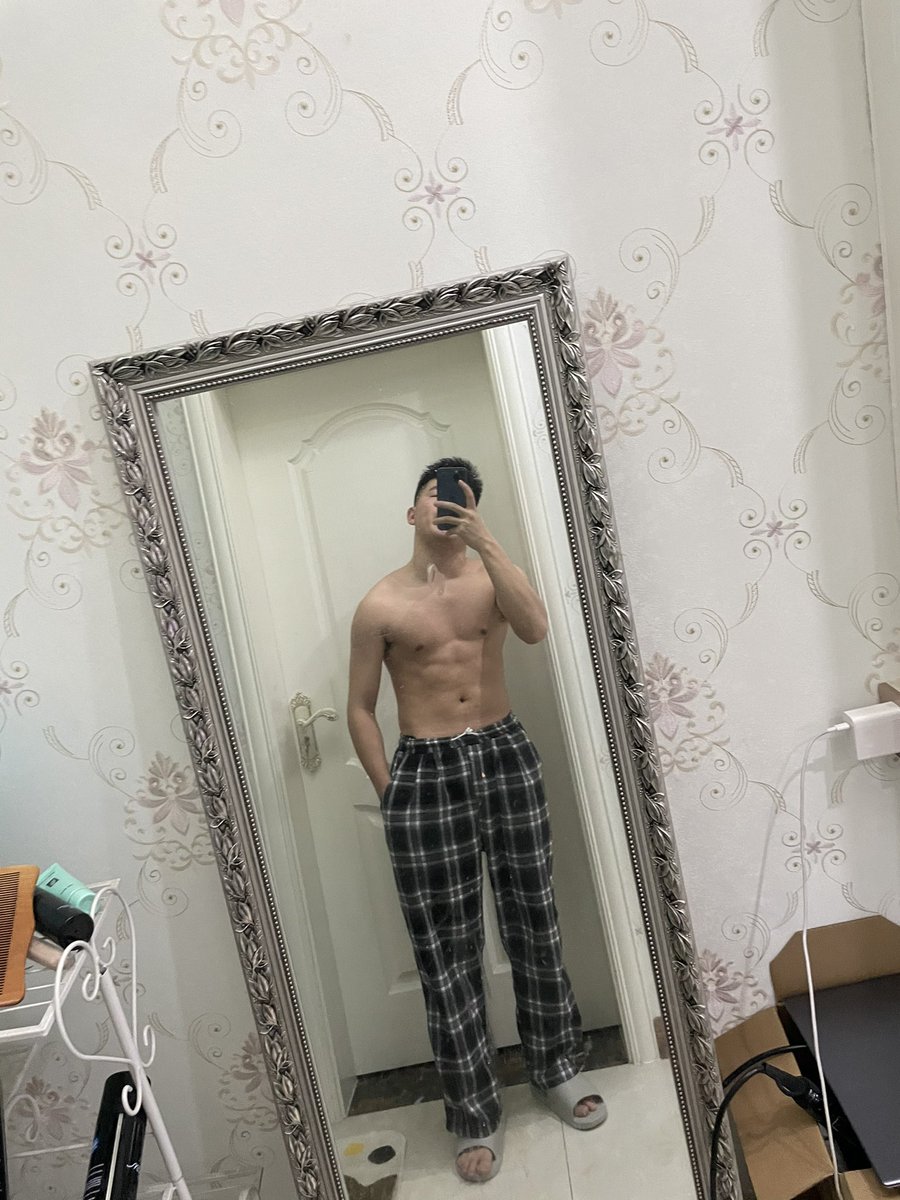 moonquakey's tweet photo. Chinese boy #chinese #China #Hong Kong #Chineseboy #hello https://t.co/gPaHk4lFqR