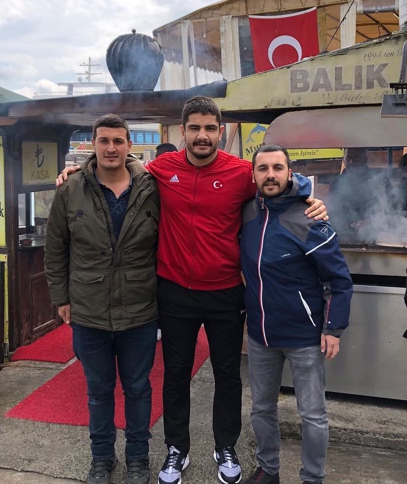 Avrupa Güreş Şampiyonası'nda altın madalya kazanıp 8.Kez Avrupa Şampiyonu olarak bizleri bir kez daha gururlandıran milli sporcumuz Taha Akgül’ü gönülden kutluyor, başarılarının devamını diliyorum.
#TahaAkgül 🇹🇷🇹🇷🇹🇷