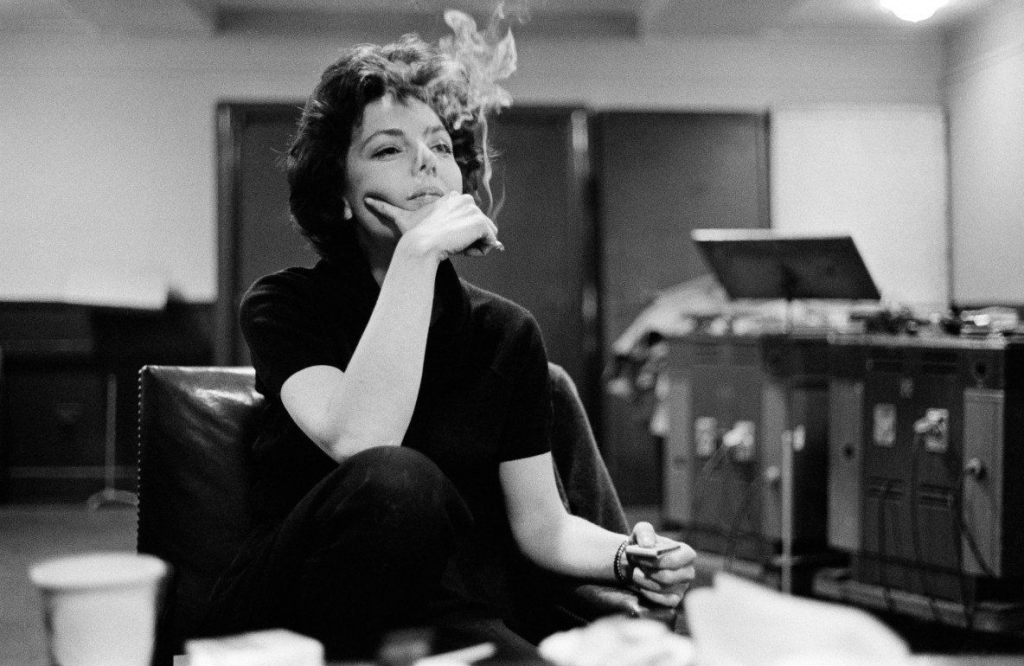 It\s cool how the Queen of England and the Queen of America share a birthday.

Happy Elaine May Day! 