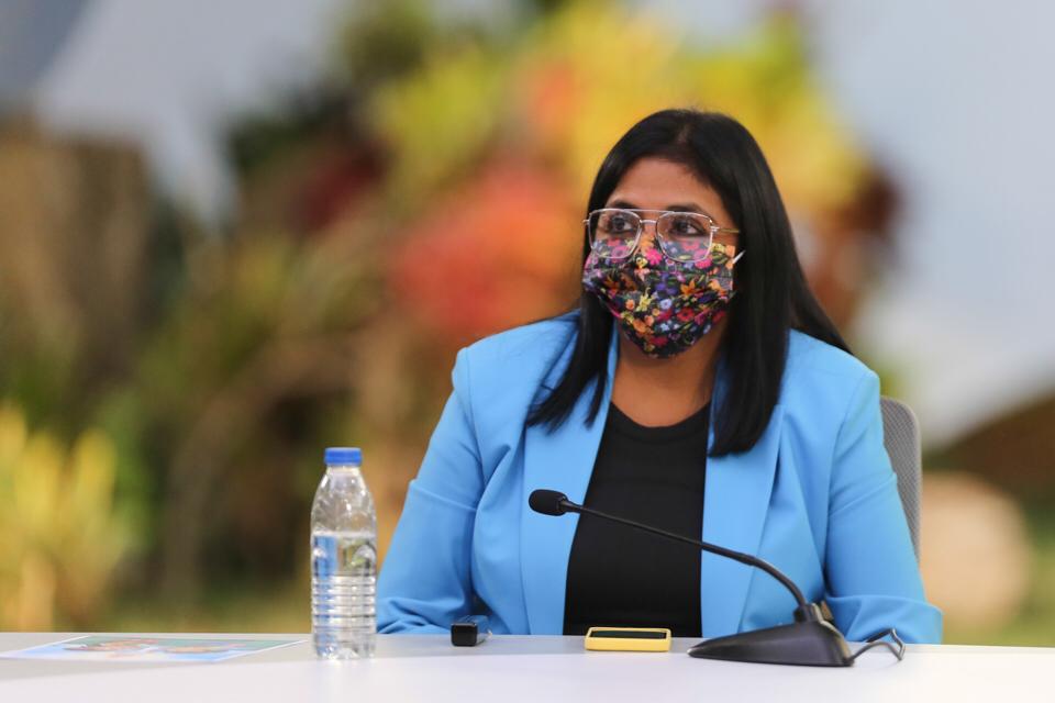 NicolasMaduro's tweet photo. Felicito a la Vicepresidenta Delcy Rodríguez, por su claridad en la defensa de Venezuela en la Cumbre Iberoamericana de jefes de Estado y de Gobierno. Denunció la monopolización de las vacunas, el bloqueo criminal y la guerra financiera contra nuestro país. ¡Digna Representación! https://t.co/g3ZsTW4Meg