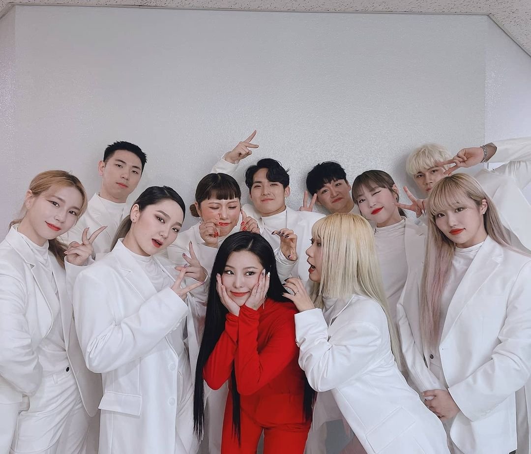 JW95I's tweet photo. 👑 ιg ; ㅡ whee_ιnthemood!

water color family ❣ https://t.co/TGDXiXMvXz