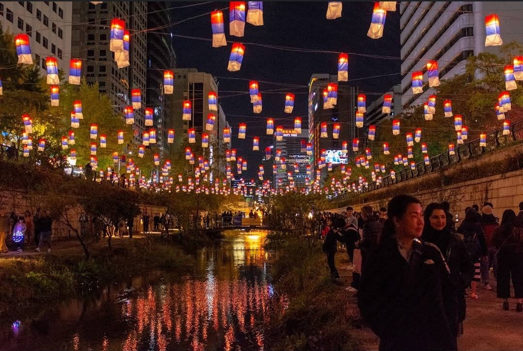 Cheongyecheon Stream runs through the city and is a beautiful nature walk where you can stop off for coffee or drinks along the way. Absolutely beautiful, regardless of season. I recommend you start at the Cheonggye Square, that whole area is cool af. https://maps.app.goo.gl/79FzgPMP4zrWj8HX7